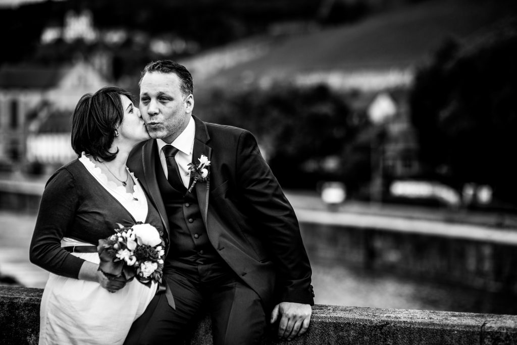 Hochzeitsfotos auf der Alten Mainbrücke — Bild 2